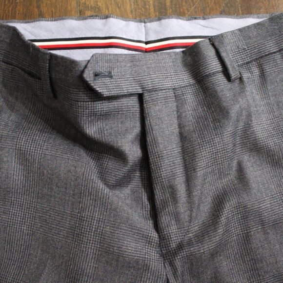 Tommy Hilfiger Men's Grey Suit 32W by 30L - Picture 5 of 9